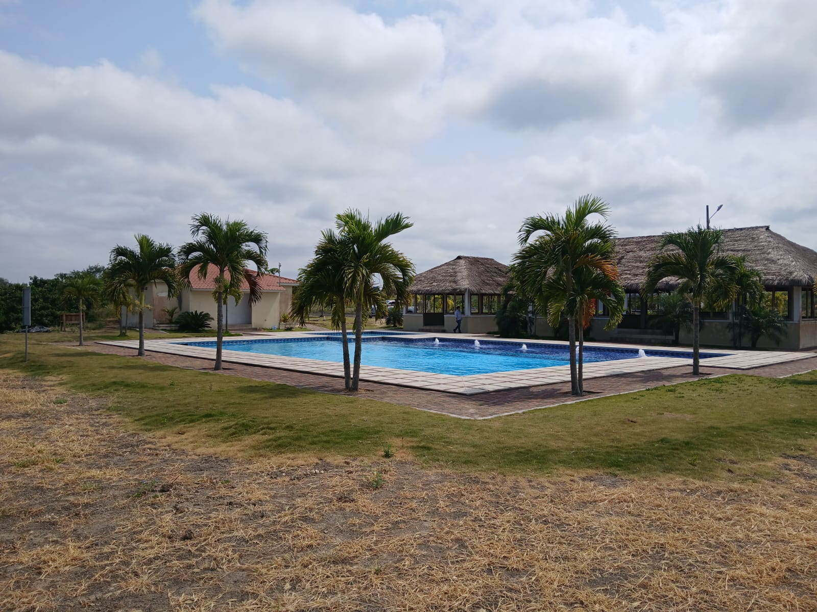 LAS INMOBILIARIAS - Juegan 3 Terrenos Residenciales al Sur de Manta | Actividad #1