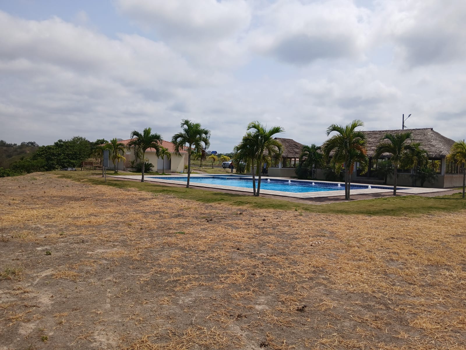 LAS INMOBILIARIAS - Juegan 3 Terrenos Residenciales al Sur de Manta | Actividad #1